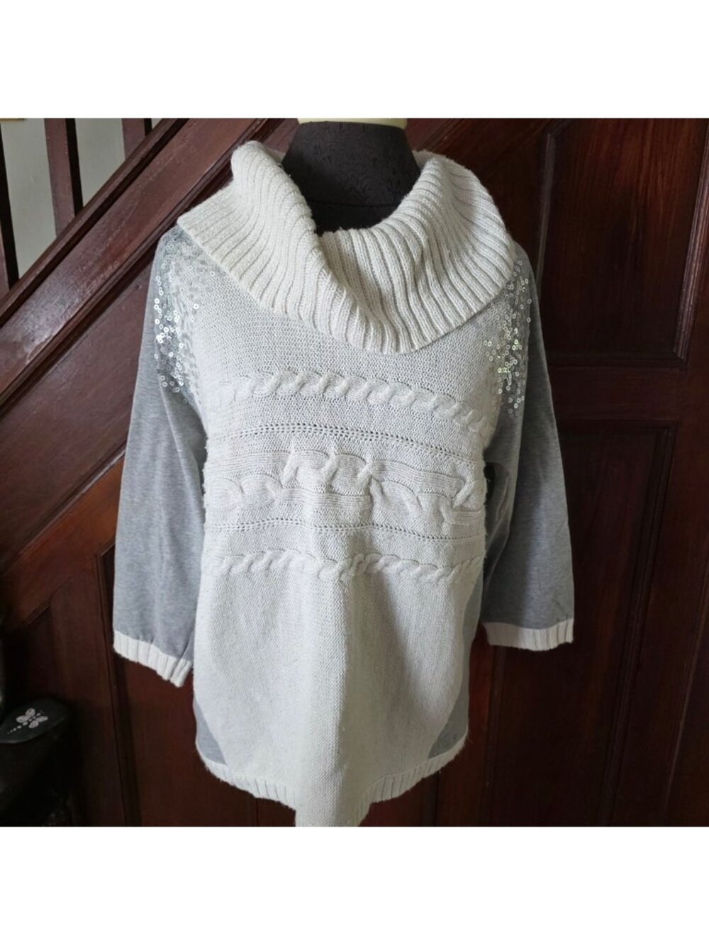 Zenergy By Chicos Gray & Ivory Knit Sweater Sequins & Cable Knit Design Size 1 M